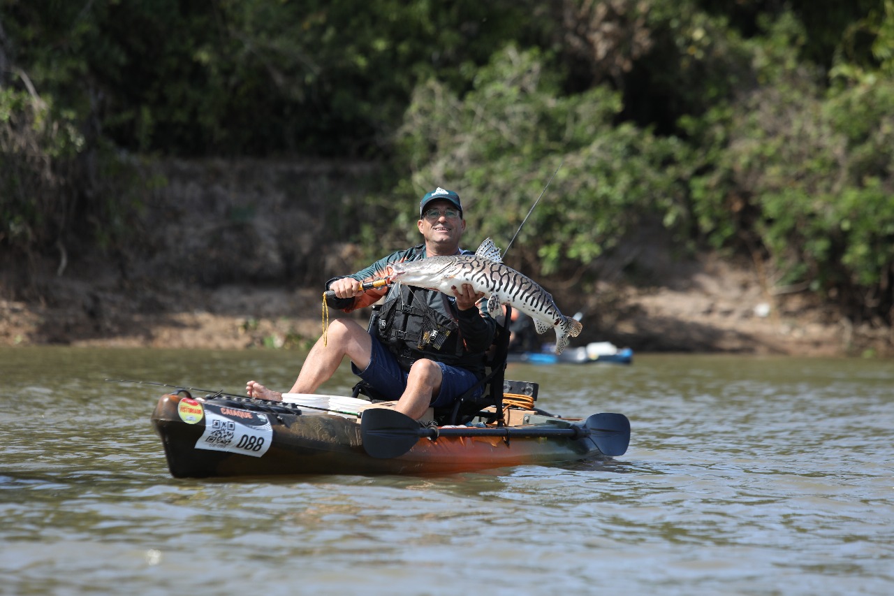 Pesca de Caiaque do 42º FIPe celebra a vida no rio Paraguai com muitas capturas e devoluções