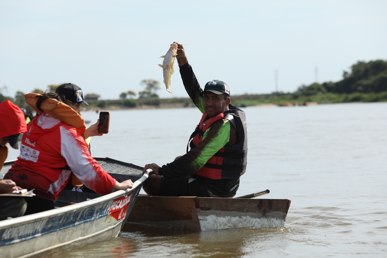 Captura de peixes na prova de canoa do 42º FIPe chancela sucesso da pesca artesanal