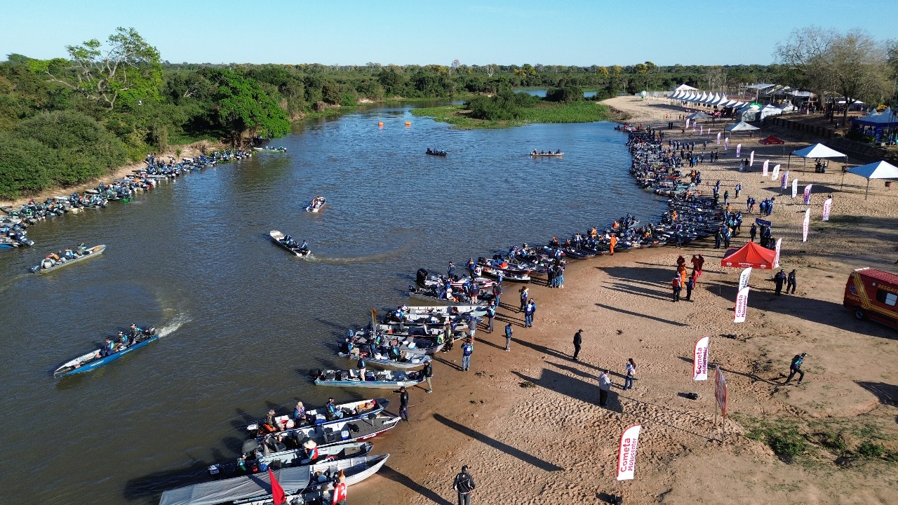 Multidão prestigia a emocionante largada da pesca embarcada motorizada no 42º FIPe