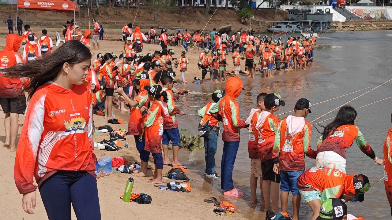 Prova Juvenil reúne 700 crianças na praia do Daveron durante o 42º FIPe